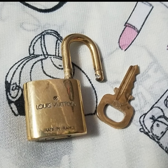 AUTHENTIC LOUIS VUITTON PADLOCK & KEY - Picture 2 of 6